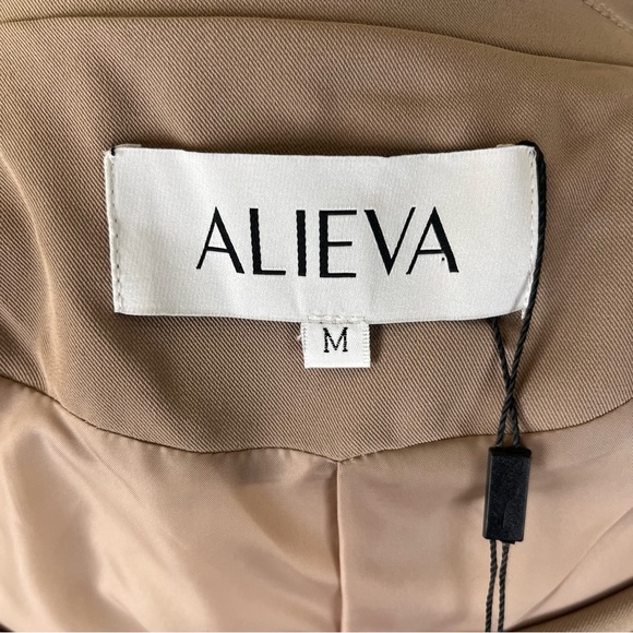 Aliava Gloriette Belted Double-Breasted Crepe Blazer — Size M - Picture 4 of 8